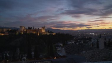 Granada, Endülüs, İspanya 'daki Alhambra sarayının manzarası.