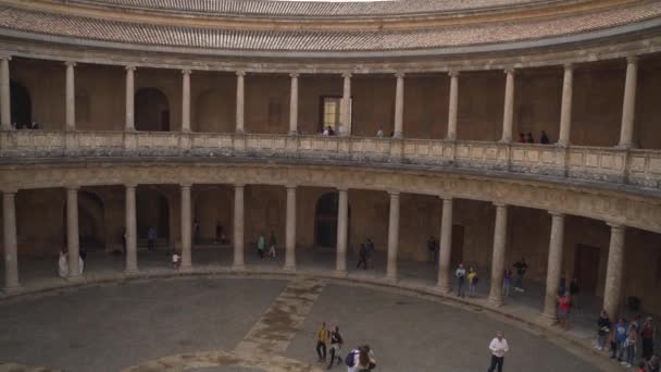 Внутри Колоннады Дворе Дворца Карла Сайт Альгамбра Гранада Андалусия Испания — стоковое видео