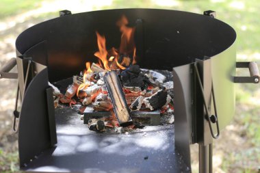 Sahilde ekmek, güneşten