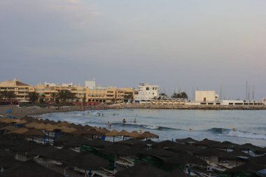 Sahil sahillerinde tatil, güneşin