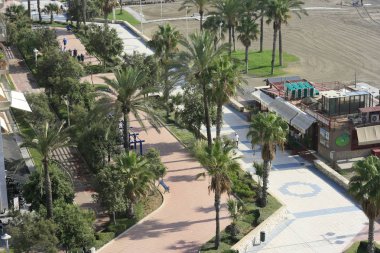 Eğer sermaye iseniz, banyo ve istiyorum ... Merak etme! Malaga'nın başkentinde en iyi plajların keyfini çıkarabilirsiniz. Kentsel, çok kolay erişim ve çok çeşitli hizmetler sunan