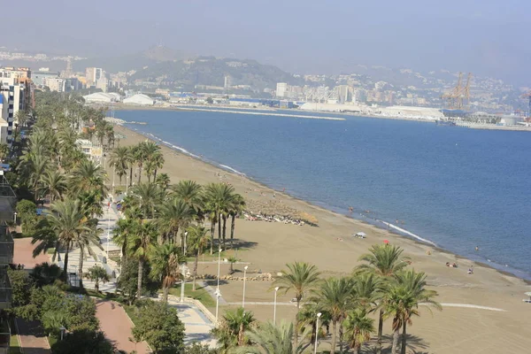 If you are in the capital of the , you want to bathe and ... Do not worry! In malaga capital you can also enjoy the best beaches. Urban, very easy access and offering a wide variety of services