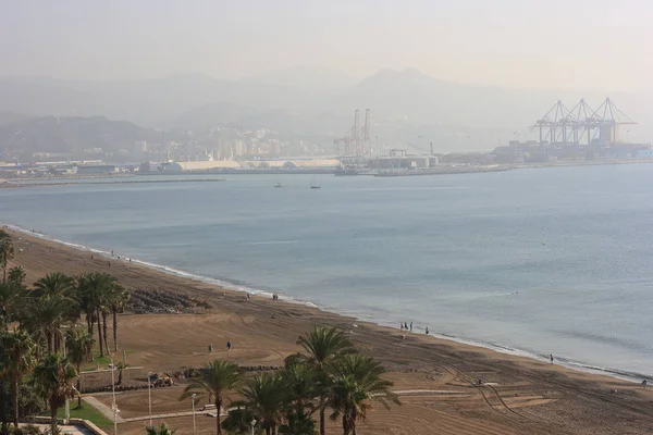 Eğer del Sol başkenti iseniz, banyo ve istiyorum ... Merak etme! Malaga'nın başkentinde en iyi plajların keyfini çıkarabilirsiniz. Kentsel, çok kolay erişim ve çok çeşitli hizmetler sunan