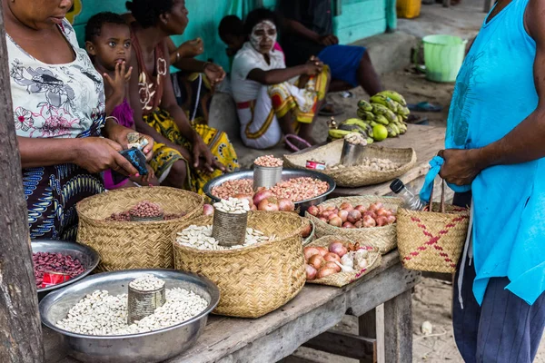 Andavadoaka Madagascar Janvier 2019 Une Vendeuse Malgache Locale Vendant Des — Photo