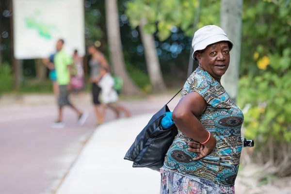 Praslin Seychely Února 2019 Portrét Místní Černé Ženy Venku Praslinu — Stock fotografie