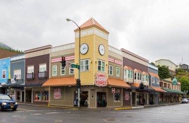 Dock St ve Front St, Ketchikan.