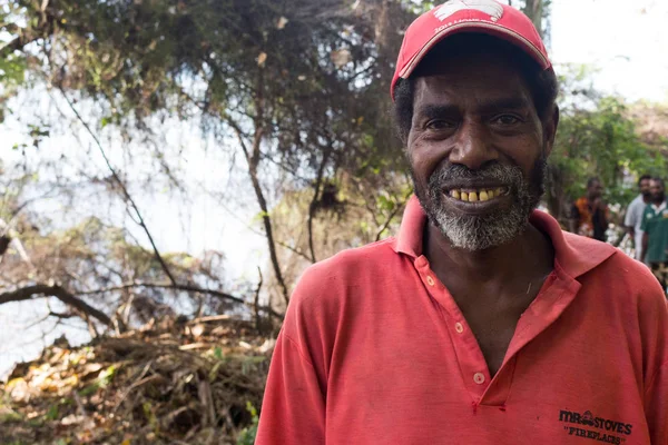 Retrato de un hombre melanesio . — Foto de Stock