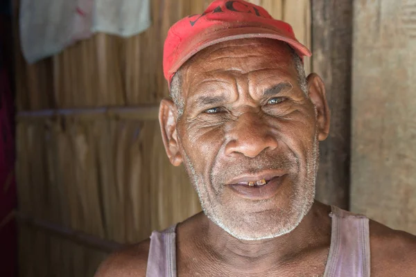 Retrato de un isleño mayor en Owaraha, Isla Salomón . — Foto de Stock