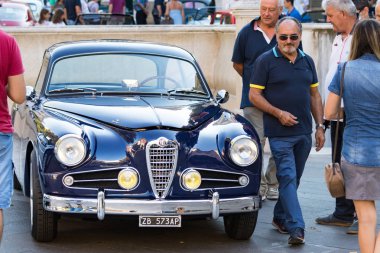 Bir Alfa Romeo 1900 C süper sprint (1955