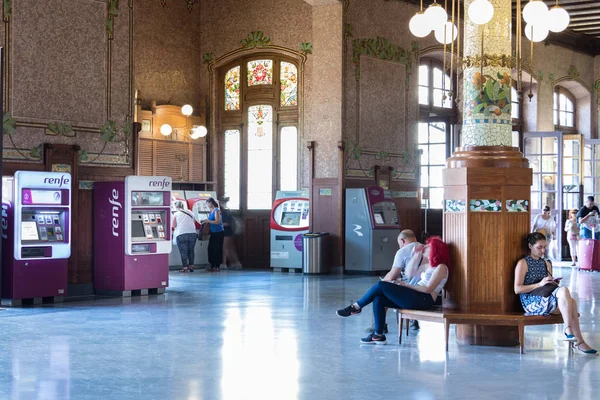 Valencia España Julio 2018 Sala Espera Pasajeros Las Máquinas Automáticas — Foto de Stock