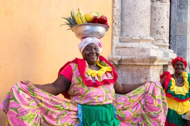 Cartagena meyve satan geleneksel bir palenquera.