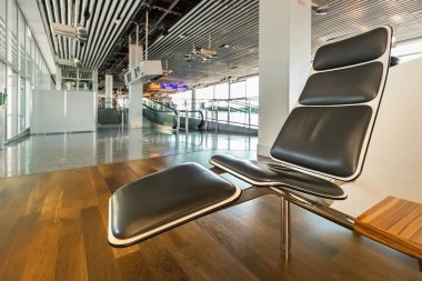Frankfurt Havalimanı 'nda bir RECLINER koltuk.