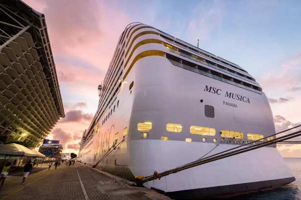 MSC Cruise Música atracado en Salvador Bahia, Brasil . — Foto de Stock