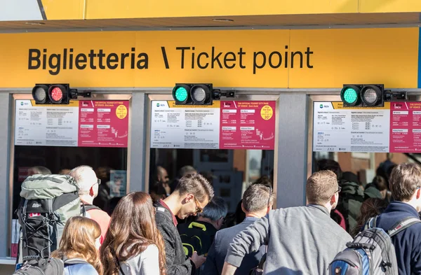 Venedig Itraly September 2018 Personer Biljett Pekar Att Köpa Biljetter — Stockfoto