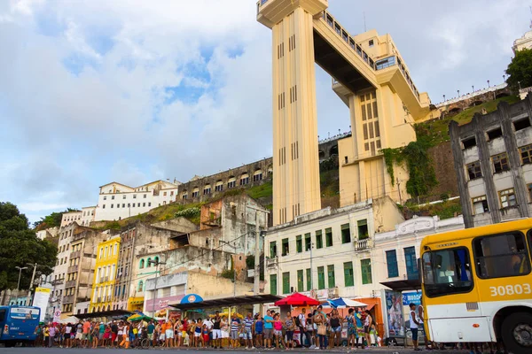 Folk kommer att fira Carnival i Salvador Bahia, Brasilien — Stockfoto