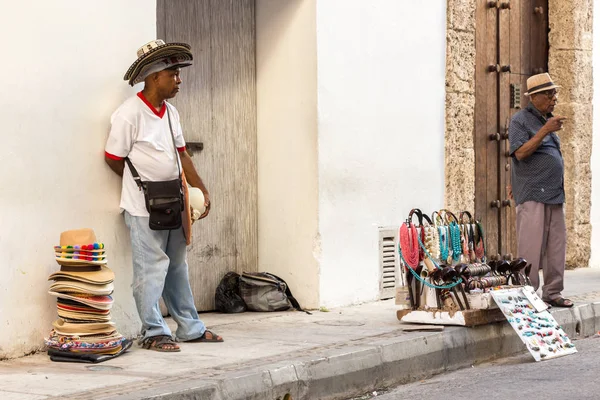 Un vendedor de sombreros en Cartagena —  Fotos de Stock