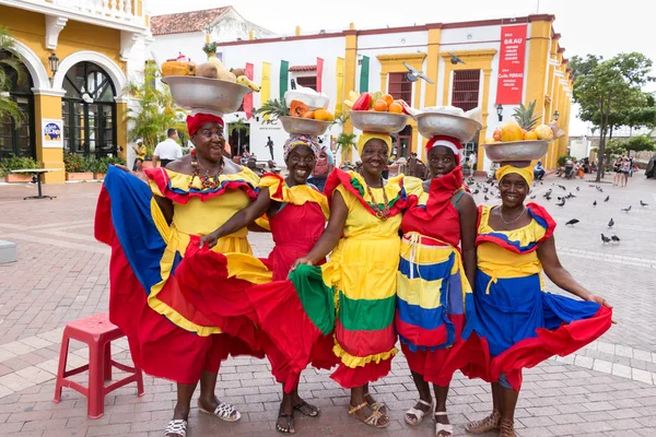 Cartagena meyve satan palenqueras grubu.