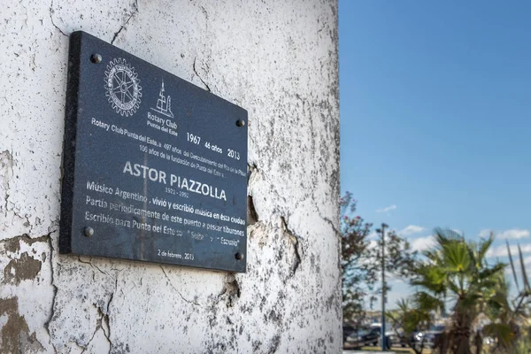 Astor Piazzolla name plate in Uruguay. — Stock Photo, Image