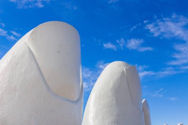 La Mano parmaklarının closeup, Punta del Este.