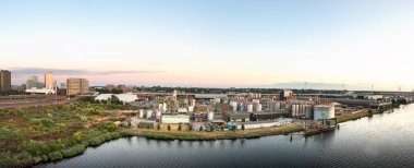 Batı limanının panoramik görünümü-Amsterdam Westpoort.