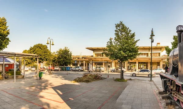 La estación de tren de Larissa en la ciudad de Larissa, Grecia . — Foto de Stock