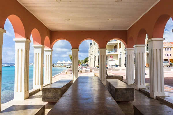 Plaza machi Mimi 'nin iç mekanı, Kralendijk, Bonaire.