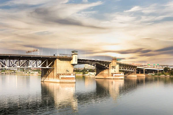 The Burnside Bridge in Portland. — Stock Photo, Image