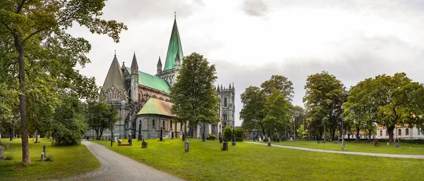 Cathédrale et cimetière de Nidaros, Trondheim, Norvège . — Photo