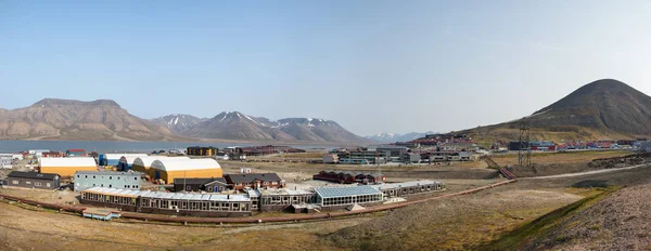 Panorama centrum Longyearbyen w Svalbard, Norwegia. — Zdjęcie stockowe