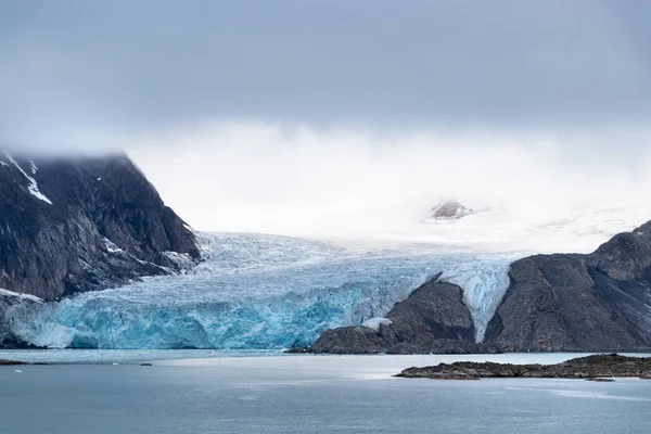 Lodowiec Raudfjord Wyspa Spitsbergen Svalbard Norwegia Lecie — Zdjęcie stockowe