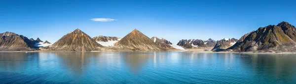 Panoramisch Uitzicht Baai Van Smeerenburg Gletsjers Spitsbergen Eilanden Svalbard Noorwegen — Stockfoto