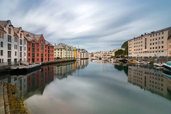 Будівлі в стилі модерн в Alesund, Норвегія. — стокове фото