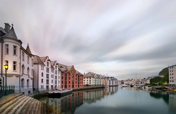 Prédios de arte em Alesund, Noruega . — Fotografia de Stock