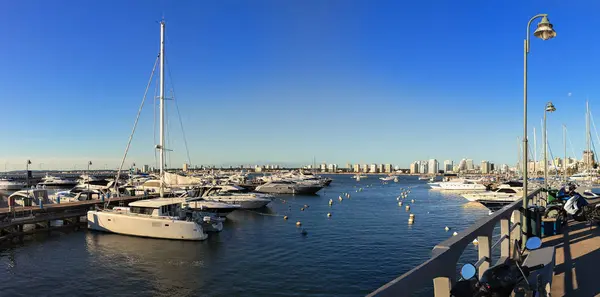 Панорама порта Пунта-дель-Эсте летом, Уругвай . — стоковое фото
