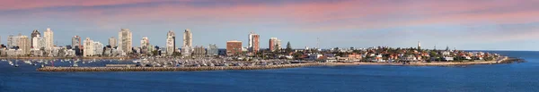 La ciudad de Punta Del Este al amanecer, Uruguay . —  Fotos de Stock