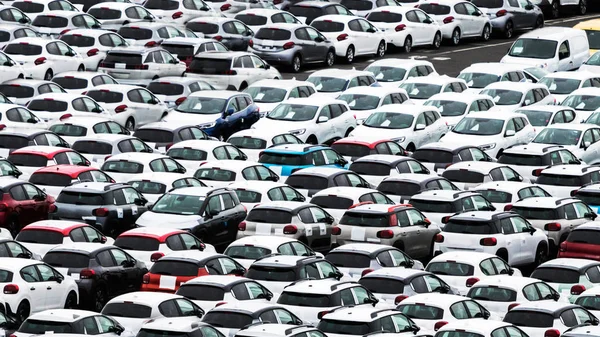 Muitos Carros Pátio Concessionárias Porto Reunião Esperando Para Passar Pela — Fotografia de Stock