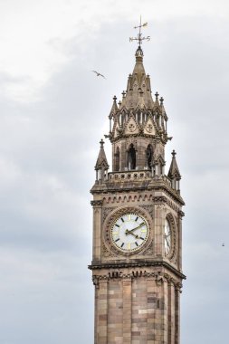 Belfast Şehir Merkezi'ndeki Albert Memorial Saat Kulesi'nin üst kısmı, Kuzey İrlanda, Birleşik Krallık.