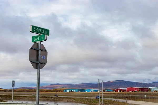 Il segno di Seppala e Jafet Dr street a Nome, Alaska . — Foto Stock