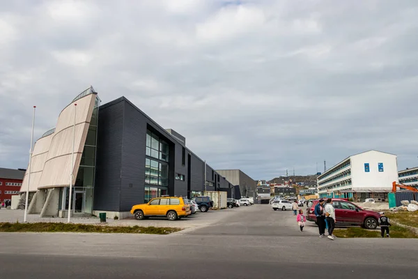 Vista panorámica del centro cultural Katuak en la calle Inspektorbakken, Nuuk, Groenlandia . — Foto de Stock