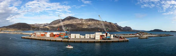 Panoramiczny widok na port i przystań w Nuuk na Grenlandii. — Zdjęcie stockowe