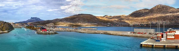 Vista panorâmica da cidade, porto e porto de Nuuk, na Gronelândia . — Fotografia de Stock