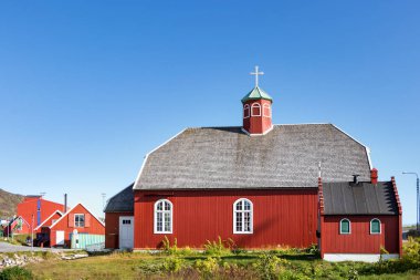 Frelserens Kirke kilisesi 1832 yılında inşa edilmiş, aynı zamanda Kurtarıcımız olarak da bilinir. Qaqortoq - Julianehab, Grönland.