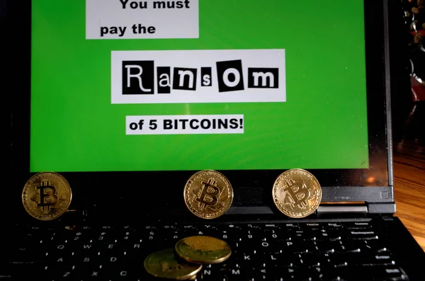 Ransomware fertőzött számítógép igények öt bitcoins Stock Kép