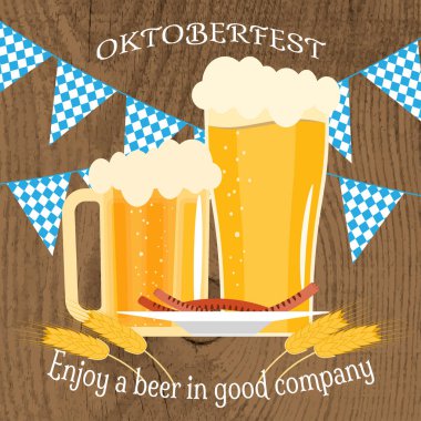 Kadeh ve bira kupa, ahşap doku arka plan üzerinde sosis ve bayraklar ile plaka ile Oktoberfest vektör posteri.