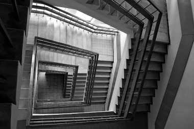 Eski binada merdiven