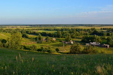 Tepeden köyün manzarası