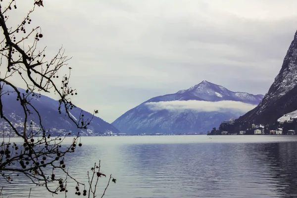 Lugano Gölü 'nde sakin sakin