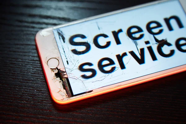 Imagen Smartphone Con Pantalla Rota Palabra Screen Service Ella — Foto de Stock