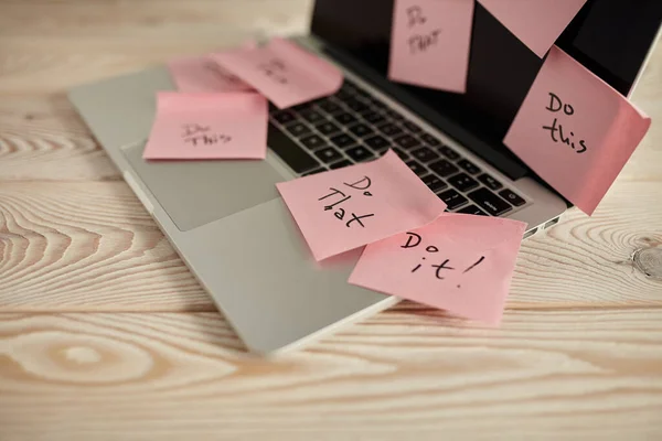 Image Laptop Full Sticky Notes Reminders Screen Work Overload Concept — Stock Photo, Image