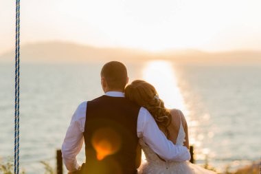 Sunset Romantik Evli Çiftte Gelin ve Damat